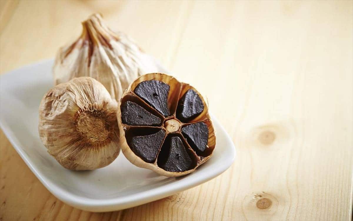 تصویر 1 از سیر سیاه شیراز با بافت نرم و طعمی ملایم